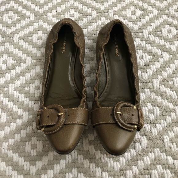 Banana republic flats forest green size 6 pointy - Picture 2 of 3